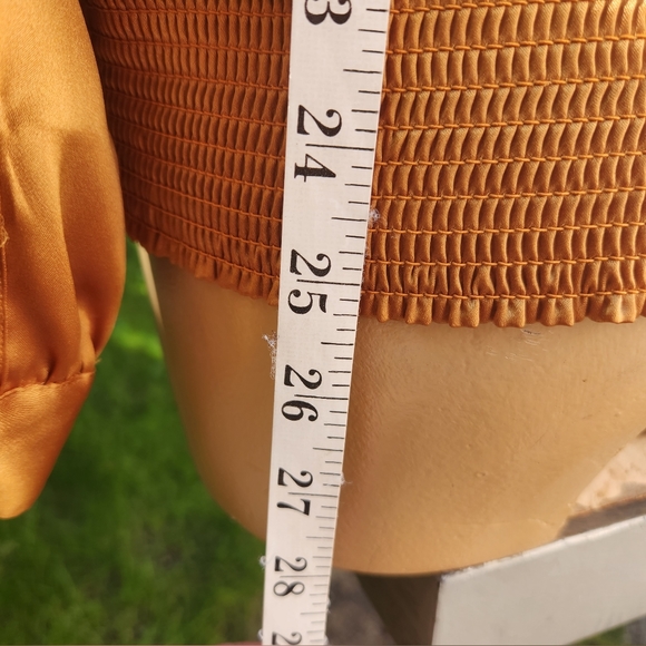 Gold satiny blouse - Picture 7 of 9